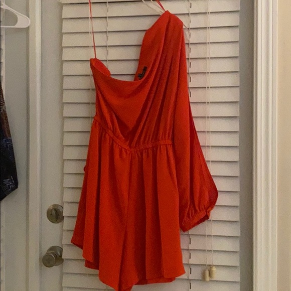 Red one shoulder romper - Picture 4 of 5
